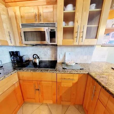 Castle B17 Contemporary Condo With Pool, Beach Access And Free Parking Miami Beach Exterior photo