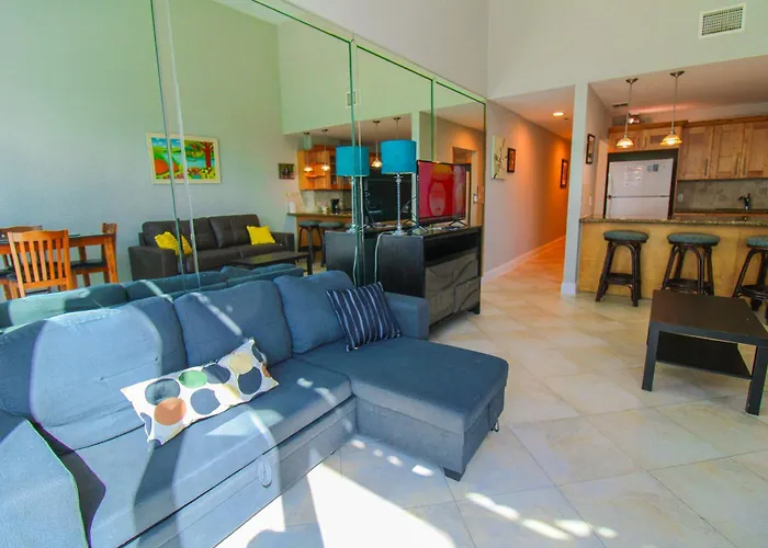 Castle B17 Contemporary Condo With Pool, Beach Access And Free Parking