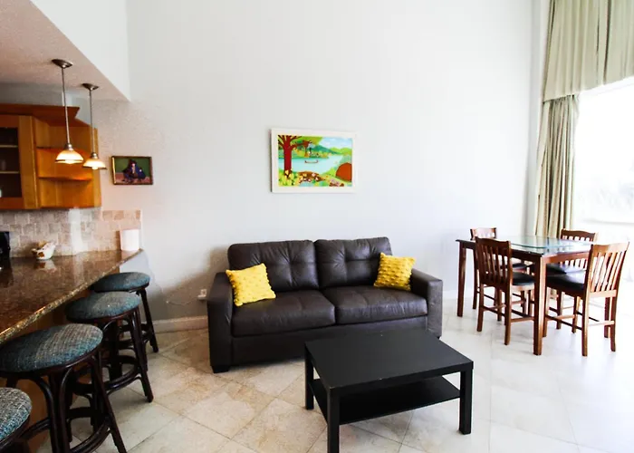 Castle B17 Contemporary Condo With Pool, Beach Access And Free Parking