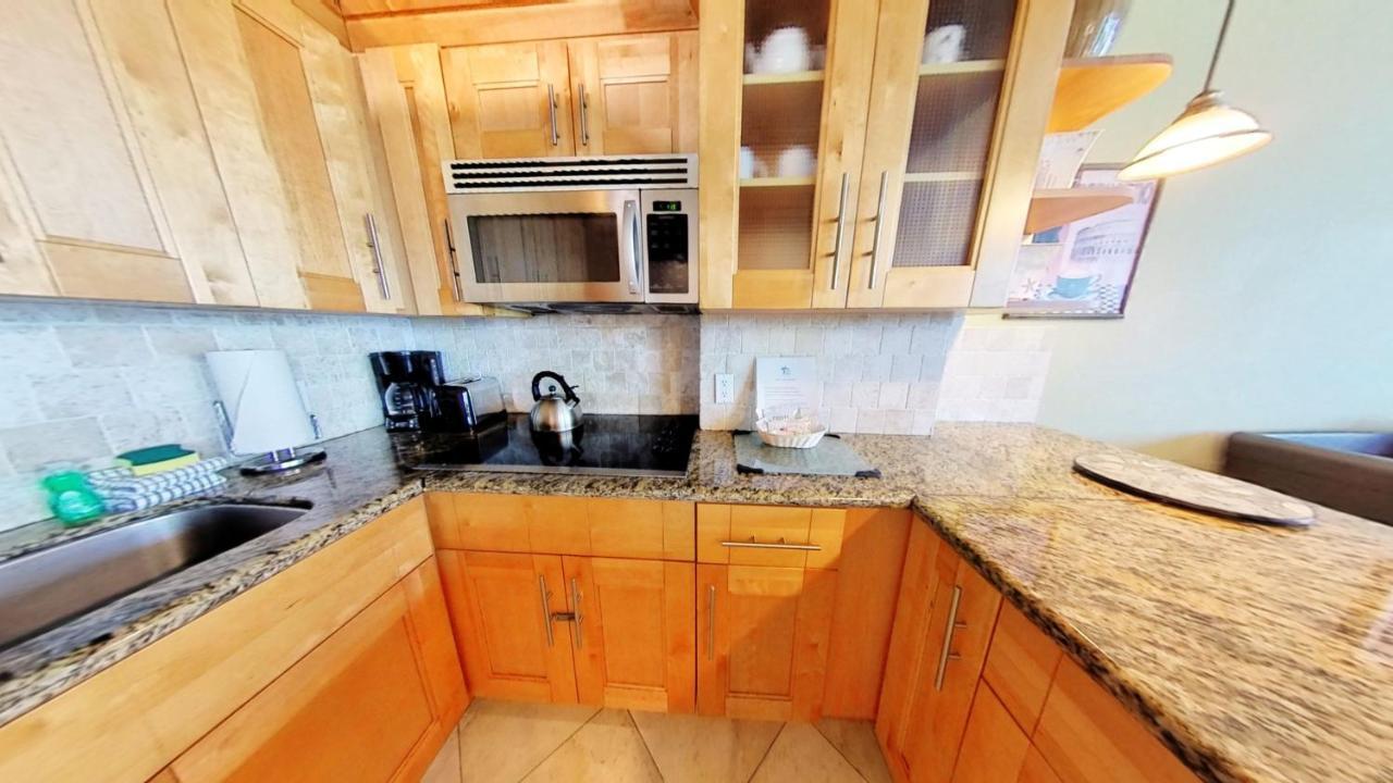 Holiday home Castle B17 Contemporary With Pool, Access And Free Parking