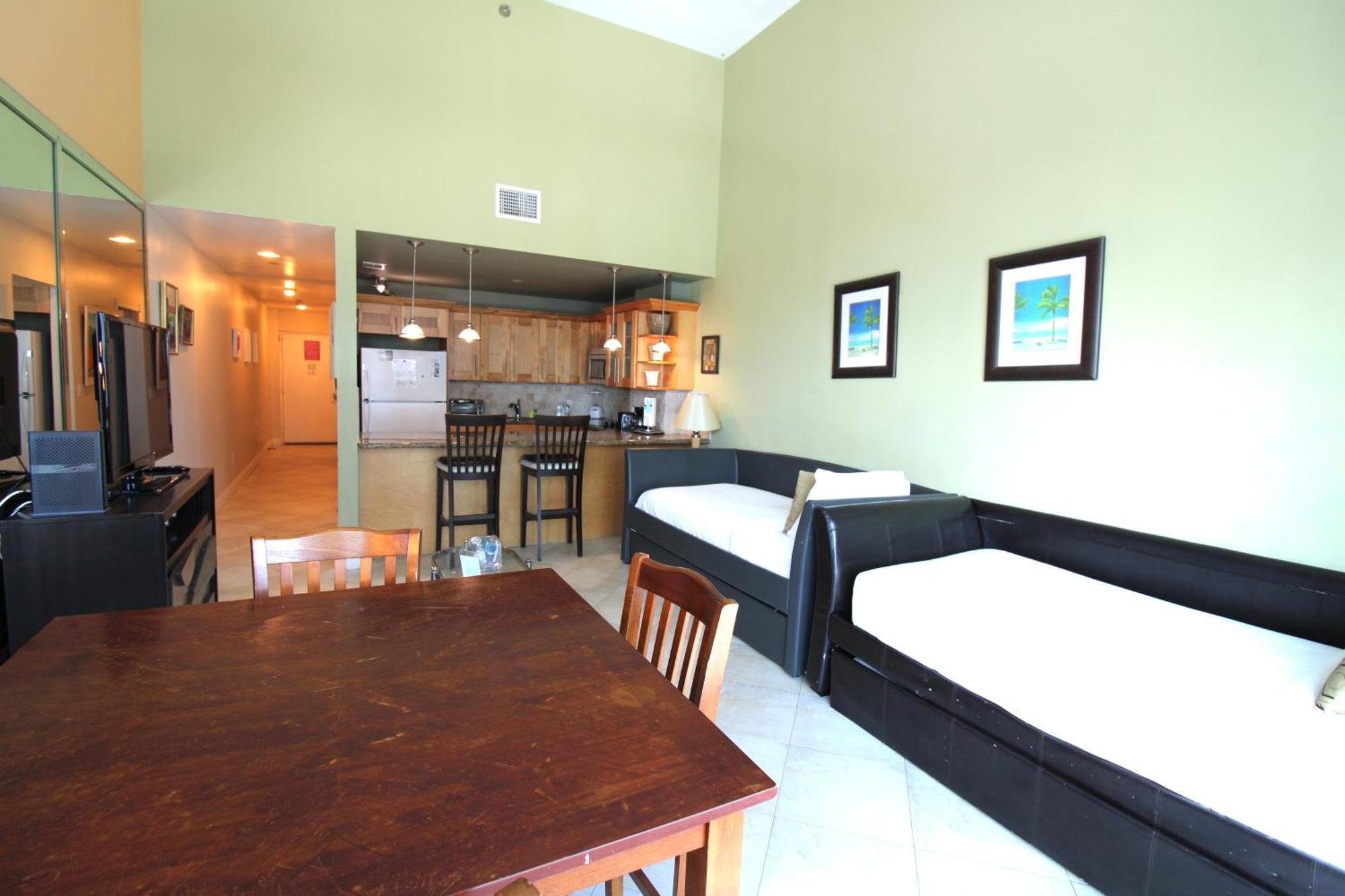 Castle B17 Contemporary With Pool, Access And Free Parking Сasa de vacaciones *