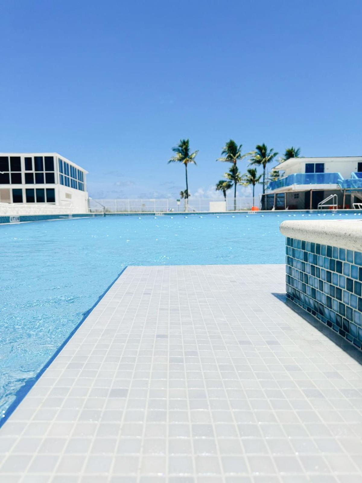 Castle B17 Contemporary With Pool, Access And Free Parking Сasa de vacaciones *